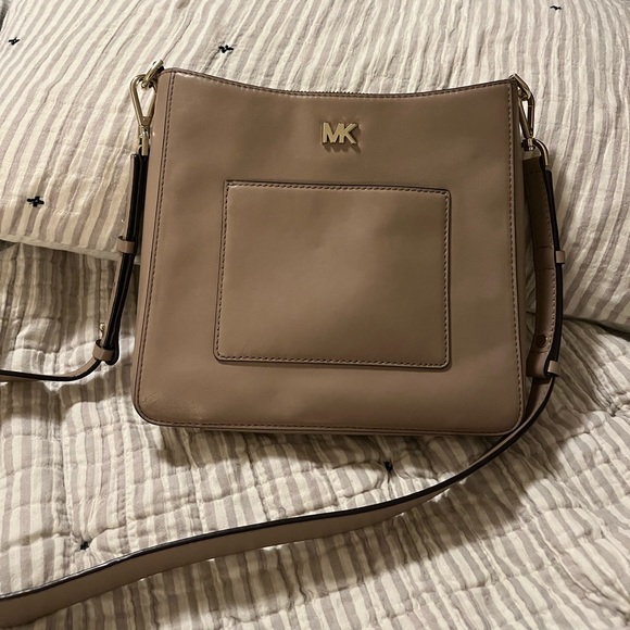 Authentic Michael Kors Handbag - Picture 2 of 7